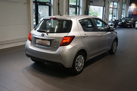 Toyota Yaris 9 of 30
