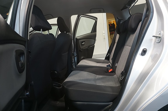 Toyota Yaris 21 of 30