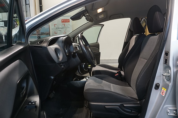 Toyota Yaris 23 of 30