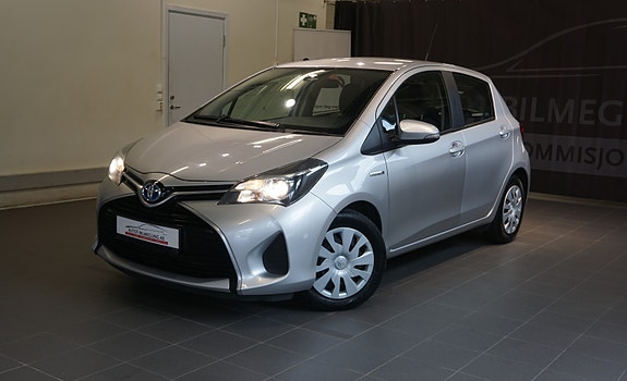 Toyota Yaris 3 of 30