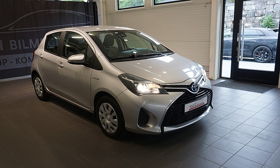 Toyota Yaris 13 of 30