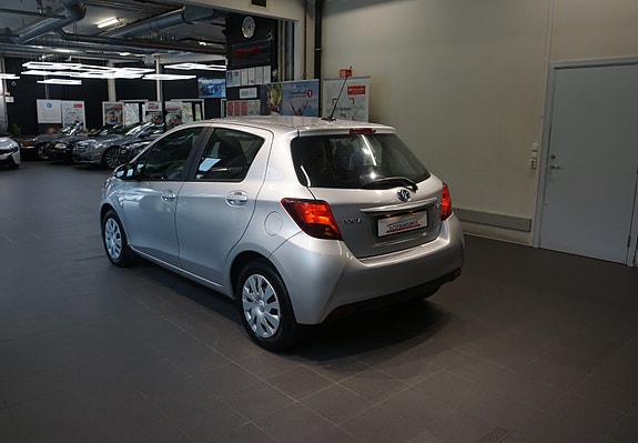 Toyota Yaris 6 of 30