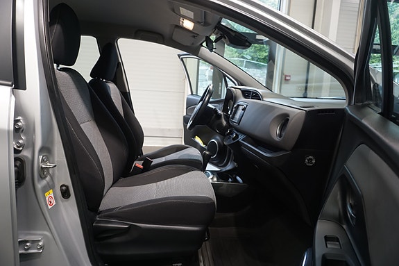 Toyota Yaris 25 of 30