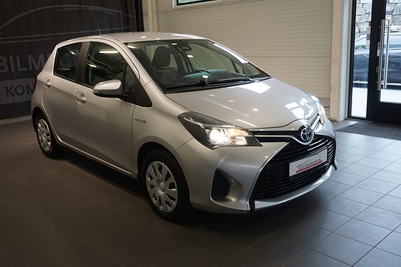 Toyota Yaris 11 of 30