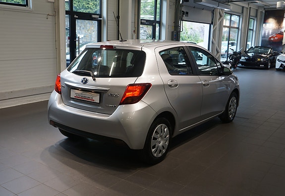 Toyota Yaris 10 of 30