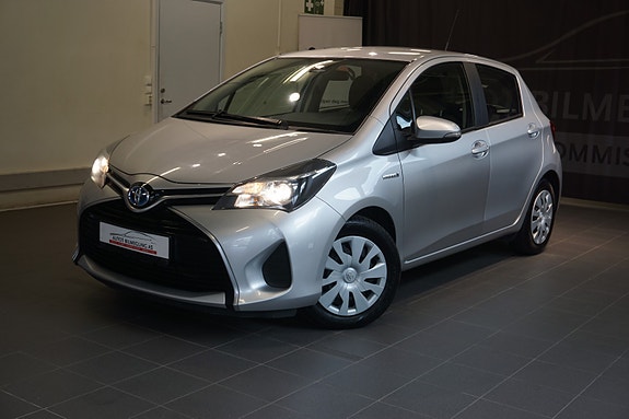 Toyota Yaris 2 of 30