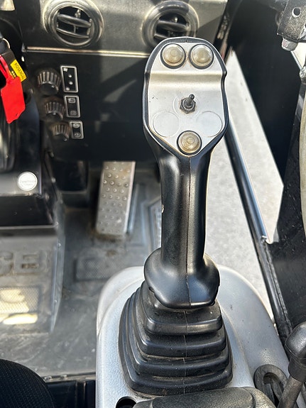 JCB 403 7 of 11