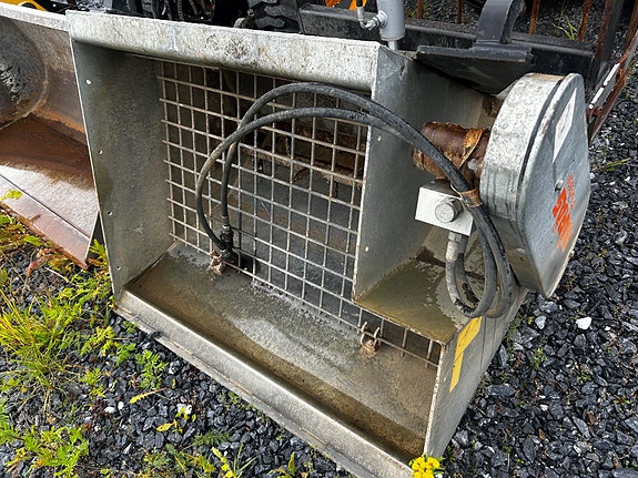 JCB 403 9 of 11
