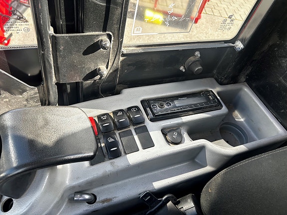 JCB 403 6 of 11