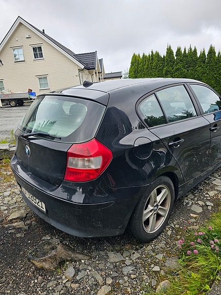 BMW 116i 3 of 5
