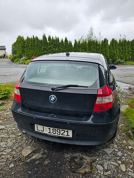 BMW 116i 2 of 5