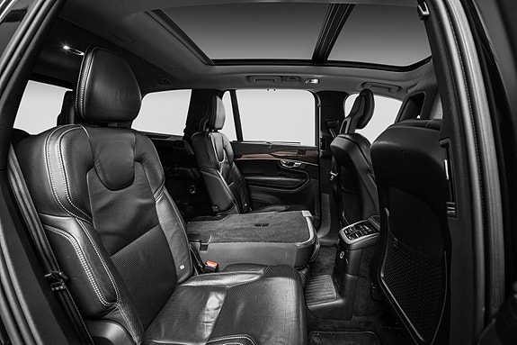Volvo XC90 24 of 30