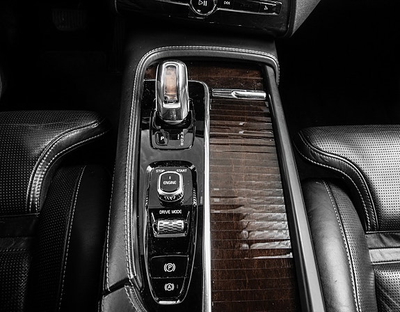 Volvo XC90 28 of 30
