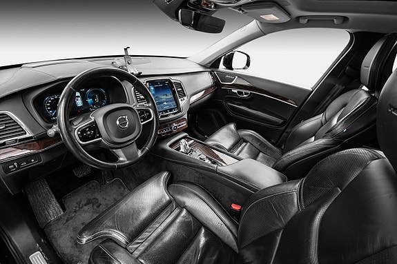Volvo XC90 11 of 30