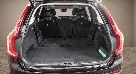 Volvo XC90 10 of 30