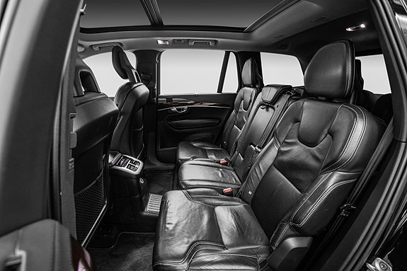 Volvo XC90 19 of 30
