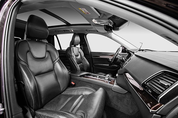 Volvo XC90 16 of 30