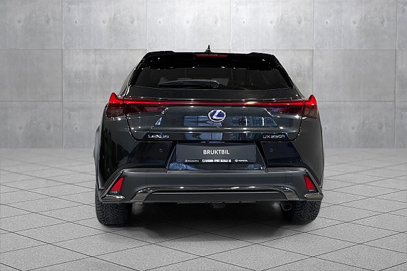 Lexus UX250h 4 of 5