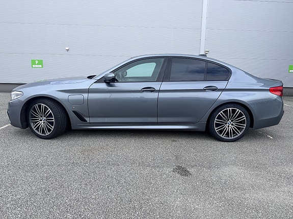 BMW 530e 2 of 5