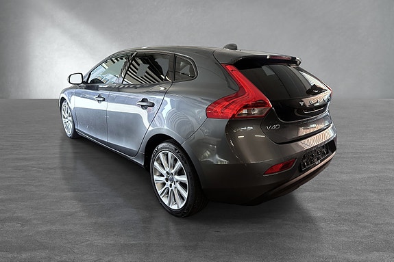 Volvo V40 3 of 30