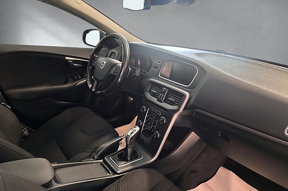 Volvo V40 14 of 30