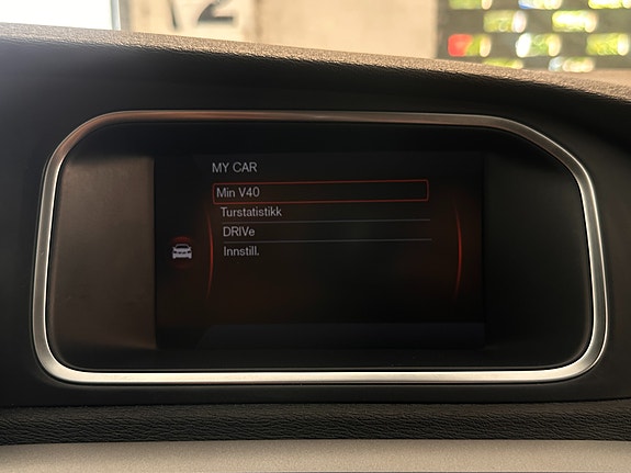Volvo V40 26 of 30