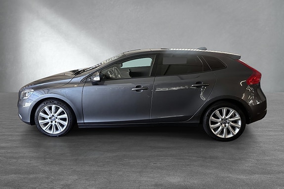 Volvo V40 2 of 30