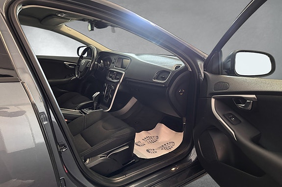 Volvo V40 12 of 30