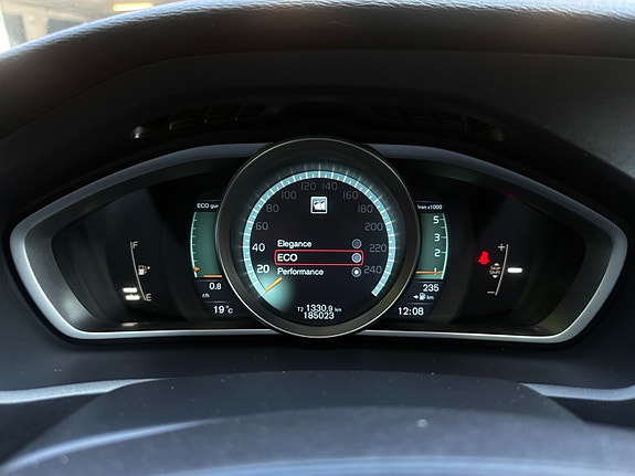 Volvo V40 23 of 30
