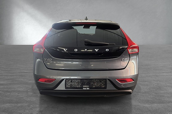 Volvo V40 4 of 30