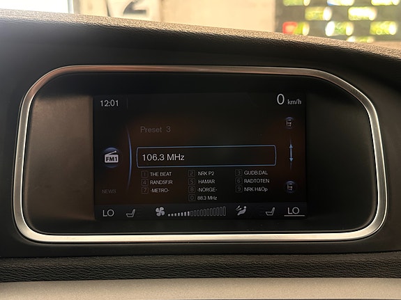 Volvo V40 24 of 30