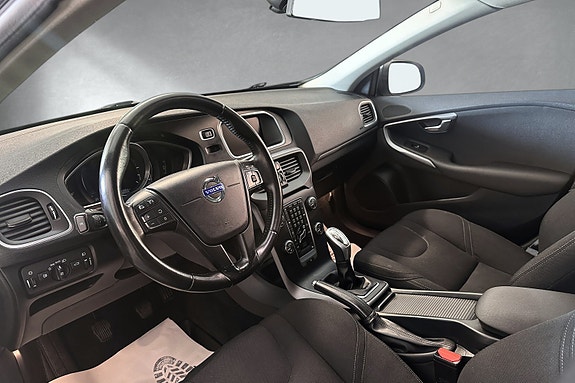 Volvo V40 11 of 30