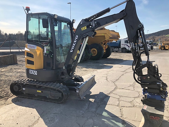 Volvo ECR25D 2 of 5