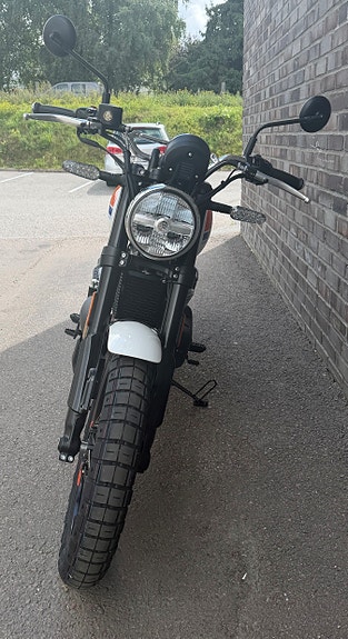Royal Enfield Bear 650 7 of 8