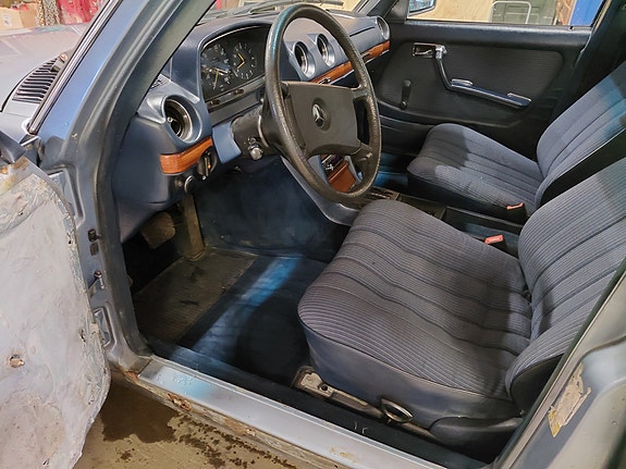 Mercedes-Benz 300 TD 14 of 24