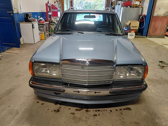 Mercedes-Benz 300 TD 4 of 24