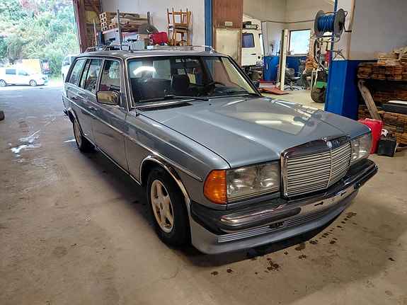 Mercedes-Benz 300 TD 5 of 24