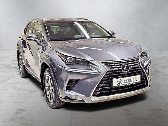 Lexus NX300h 4 of 5