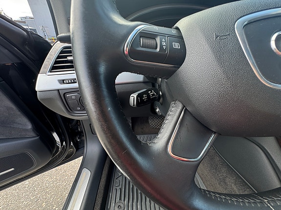Audi A8 17 of 30