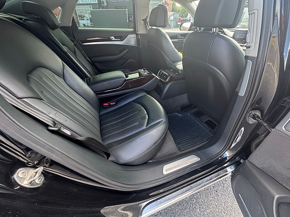 Audi A8 25 of 30