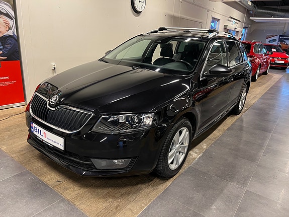 Skoda Octavia 2 of 5