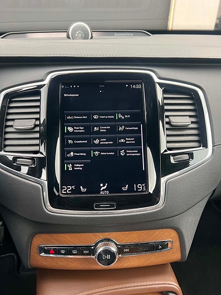 Volvo XC90 20 of 24