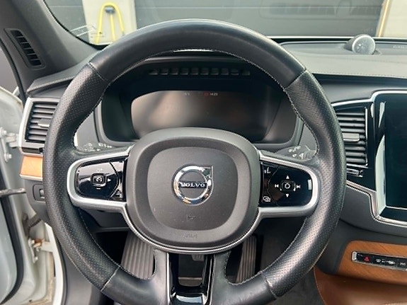 Volvo XC90 17 of 24