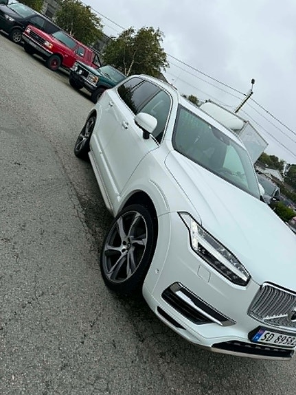 Volvo XC90 3 of 24