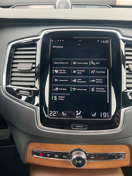 Volvo XC90 18 of 24