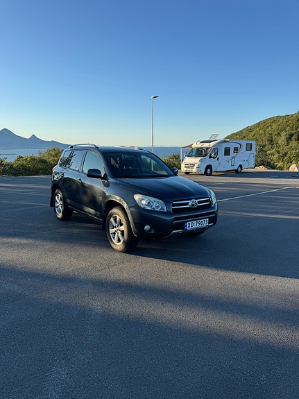 Toyota RAV4 2 of 5