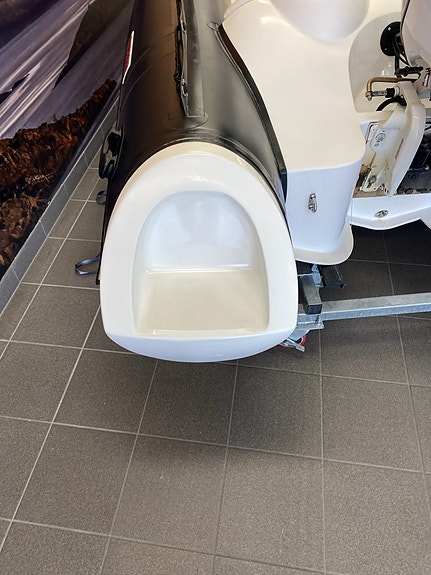 Suzumar 410 med 30 hk Evinrude. 7 of 8