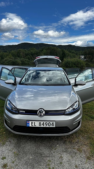 Volkswagen e-Golf VII 4 of 5