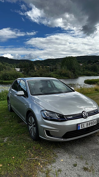 Volkswagen e-Golf VII 3 of 5