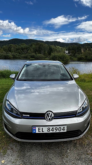 Volkswagen e-Golf VII 2 of 5